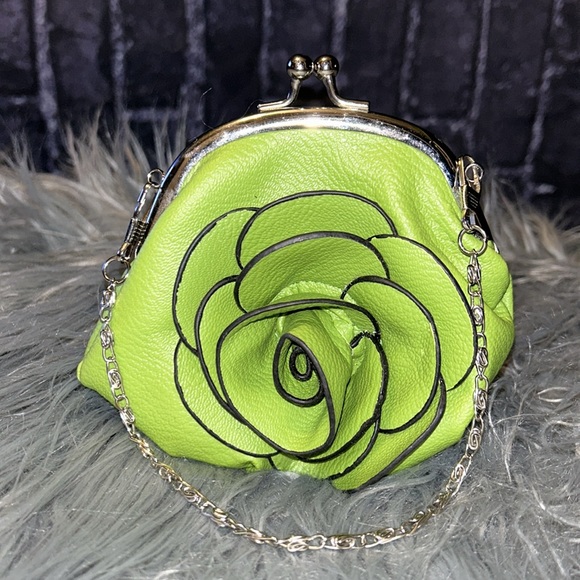 Handbags - SOLD💥Elegant FLORAL Kiss-Lock  Evening Vegan Green Rose Clutch/Wristlet ChainGUC